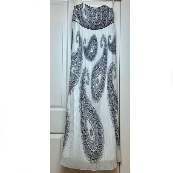 WHITE HOUSE BLACK MARKET Pleated Paisley Maxi Strapless Dress White Black Size 2 - Picture 1 of 9